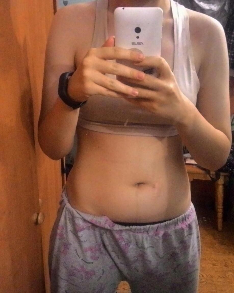 Российские девушки выкладывают свои животы в Инстаграм, призывая не стесняться своего тела