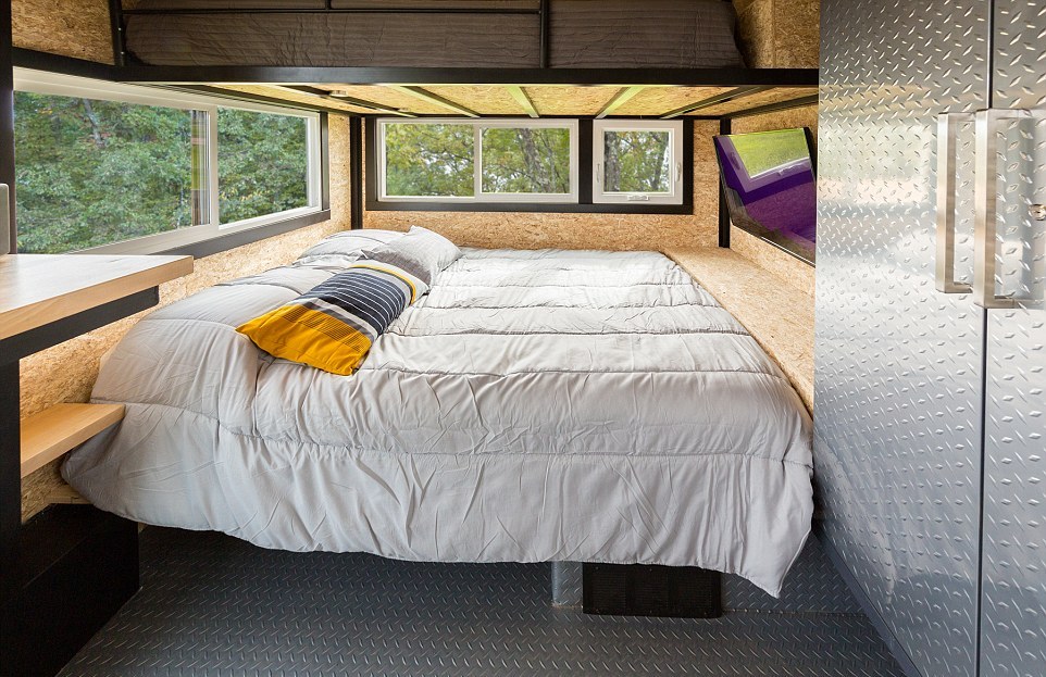 Холостяцкая берлога на колесах за 40 000$