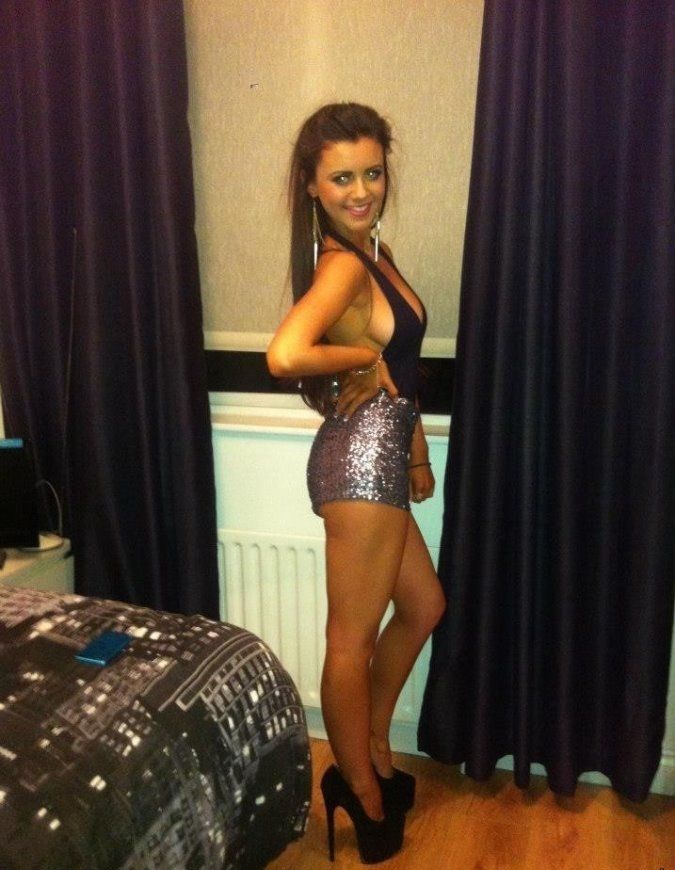 Девушки наводят марафет перед выходом в свет