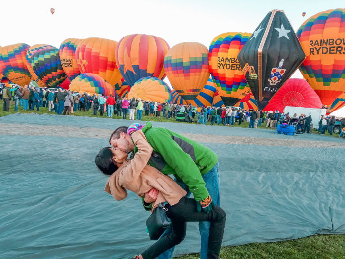 Эта пара влюбленных победила расстояние в 7000 километров