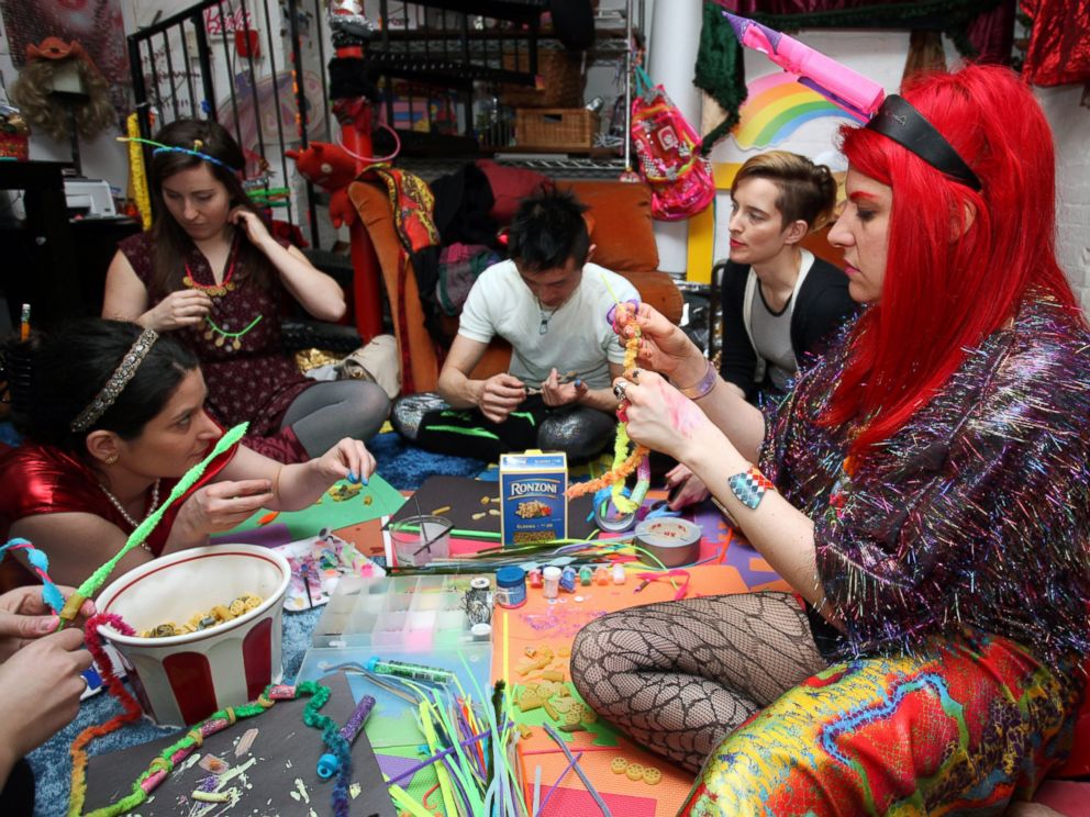 В Саратове появился детский сад для взрослых В Саратове появился детский сад для взрослых