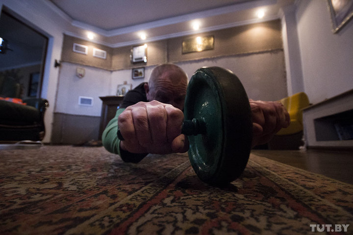 Как 70-летнему бодибилдеру удается не стареть Как 70-летнему бодибилдеру удается не стареть