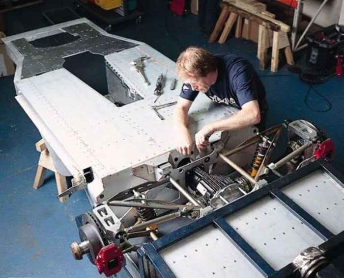 Эксклюзивные автомобили, собранные вручную (23 фото)