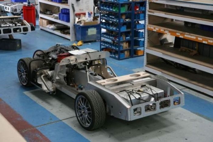 Эксклюзивные автомобили, собранные вручную (23 фото)