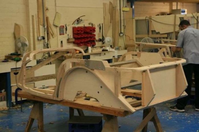 Эксклюзивные автомобили, собранные вручную (23 фото)