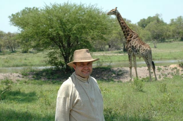 Чиновник, который ненавидит родину (4 фото)