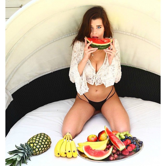 Звезда Playboy нового формата — девушка с изюминкой Звезда Playboy нового формата — девушка с изюминкой