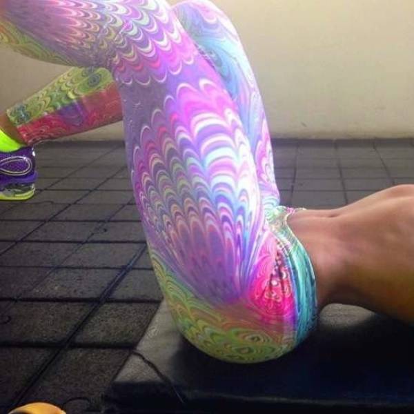 Девушки в обтягивающих штанах