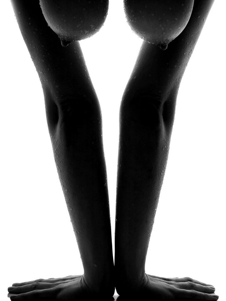 Чудеса гибкости в ню известного фотографа