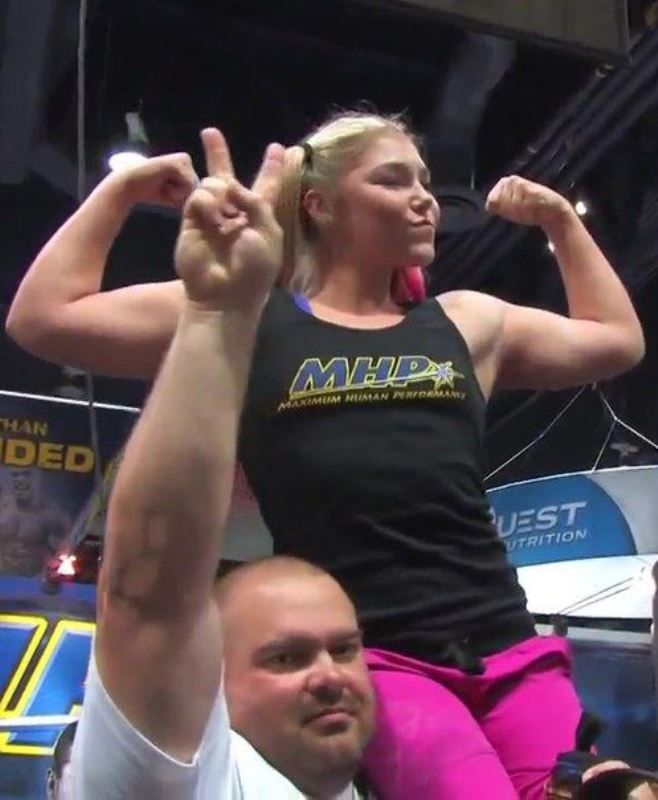 Сильная девочка (26 фото)