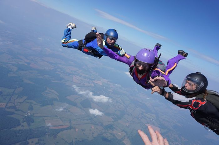 В США после неудачного прыжка с парашютом скончался российский хакер Крис Касперски