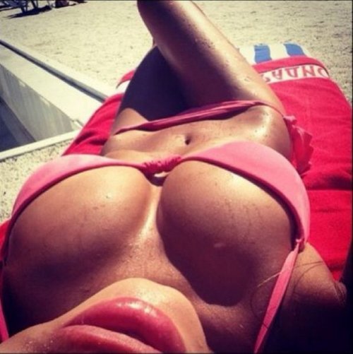 Грудастые красотки