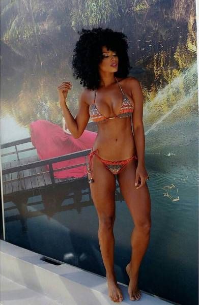 Прекрасные девушки на пляже