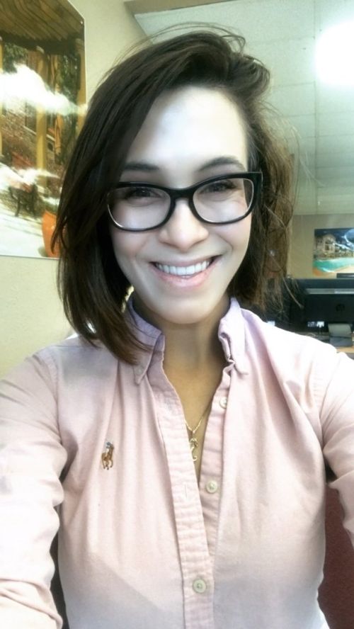 Девушки делают селфи