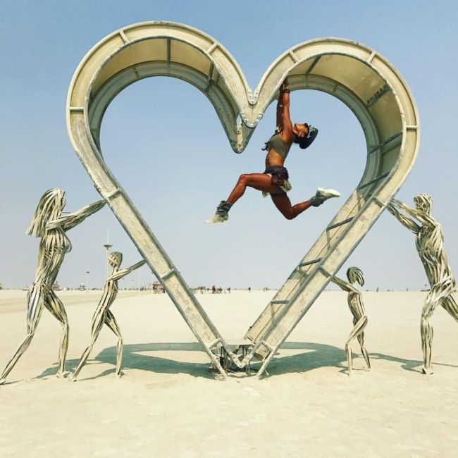 Девушки фестиваля Burning Man-2017