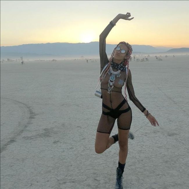 Девушки фестиваля Burning Man-2017