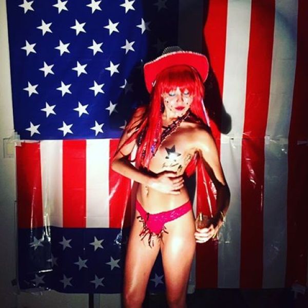 Тренд блестящих сосков доказывает, что мода зашла слишком далеко