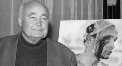 Кровь в бассейне