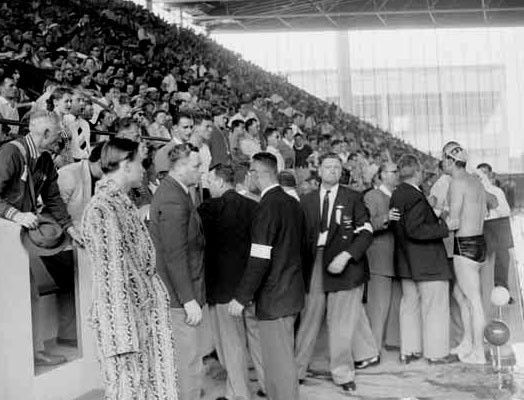 Кровь в бассейне