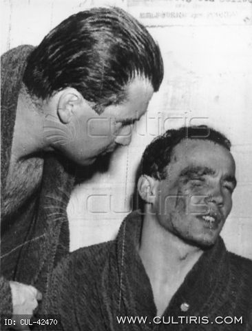 Кровь в бассейне