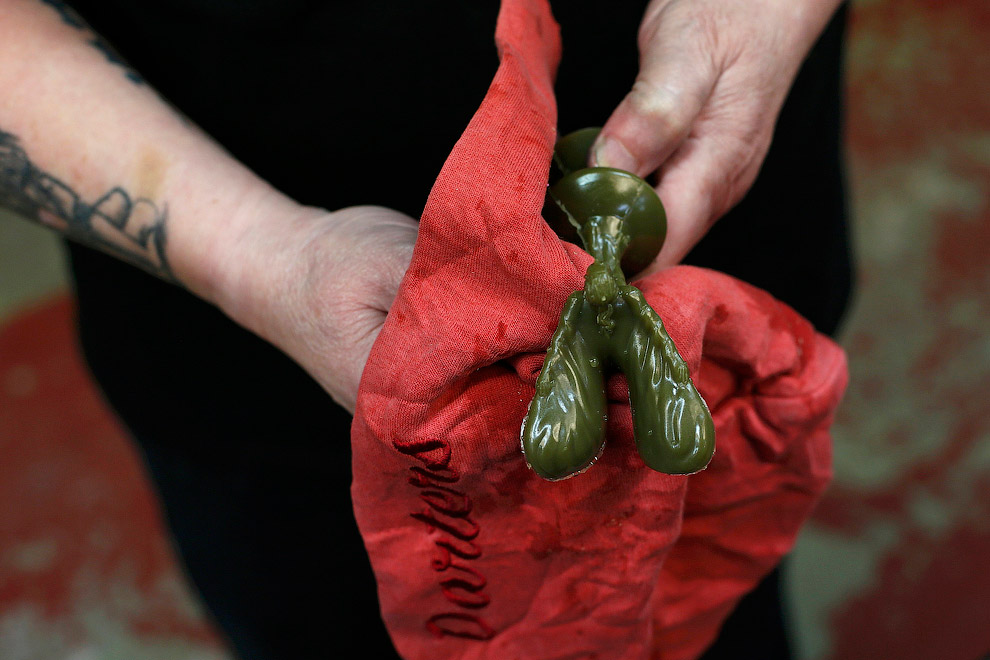 Как делают символ легендарной марки автомобилей Rolls-Royce