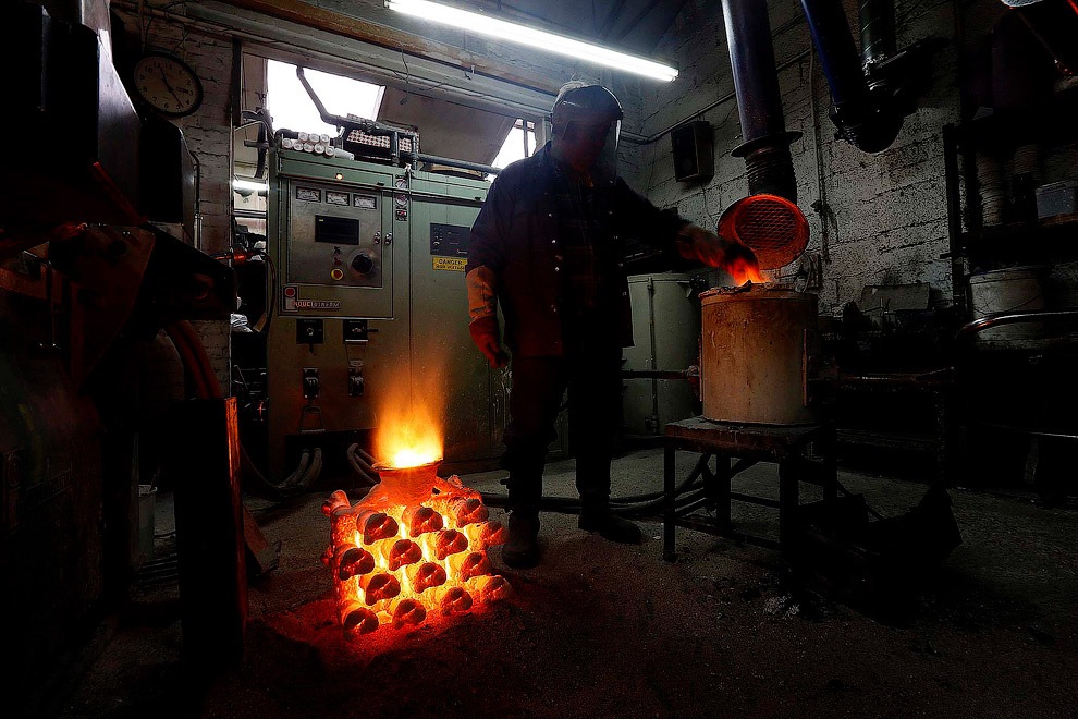 Как делают символ легендарной марки автомобилей Rolls-Royce