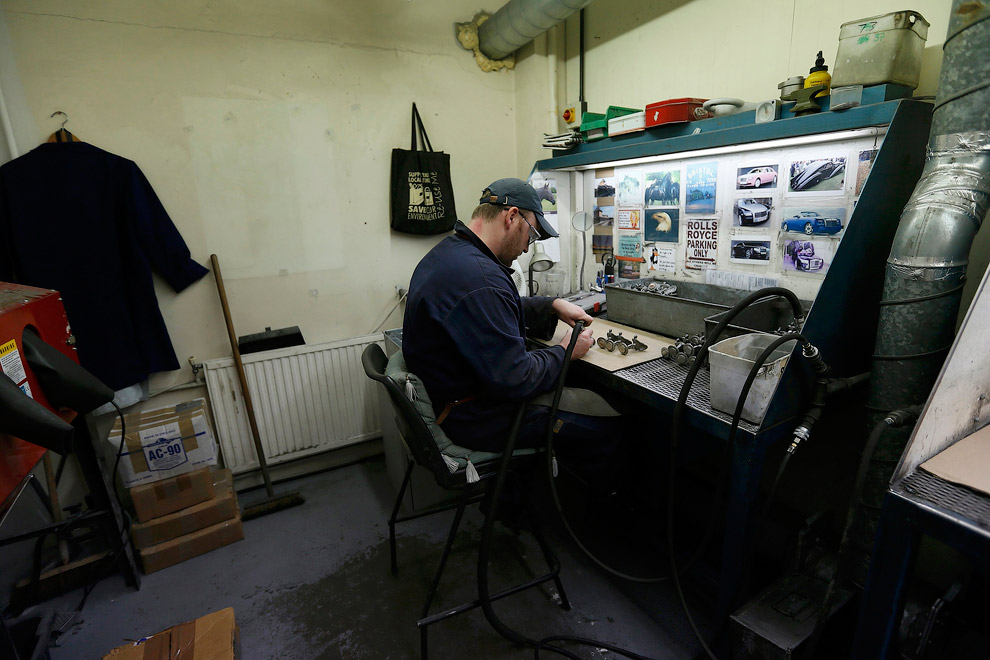 Как делают символ легендарной марки автомобилей Rolls-Royce