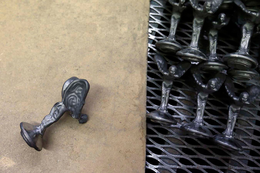 Как делают символ легендарной марки автомобилей Rolls-Royce