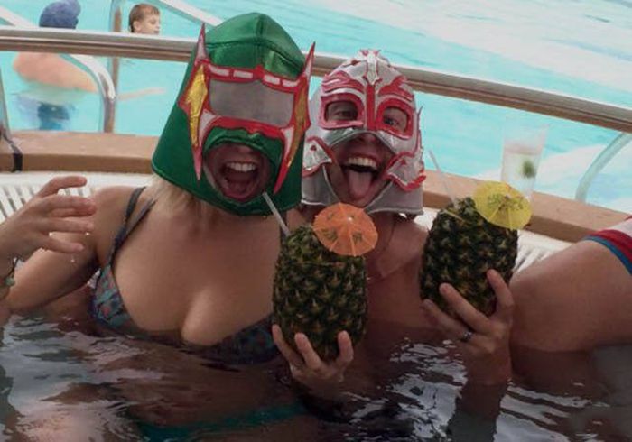 Девушки дурачатся