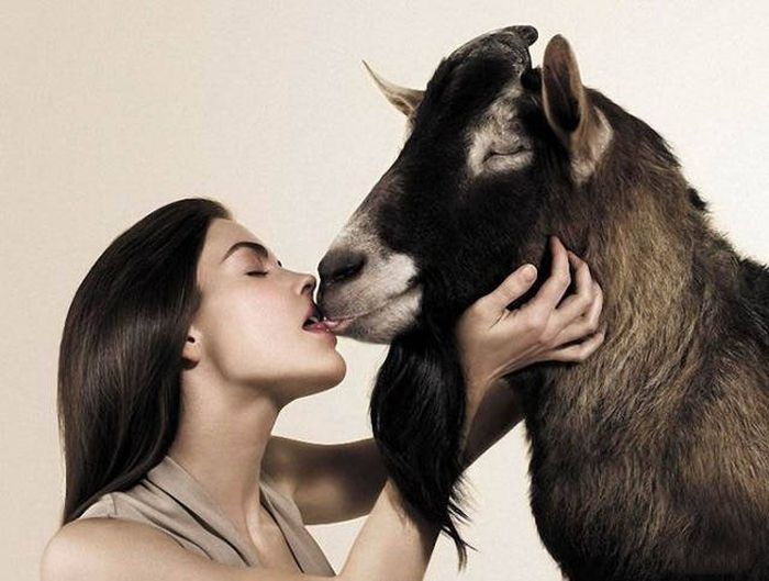 Девушки дурачатся