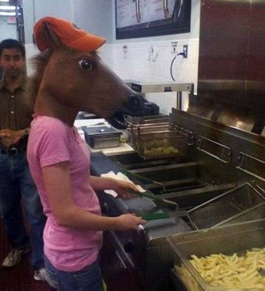 Девушки дурачатся