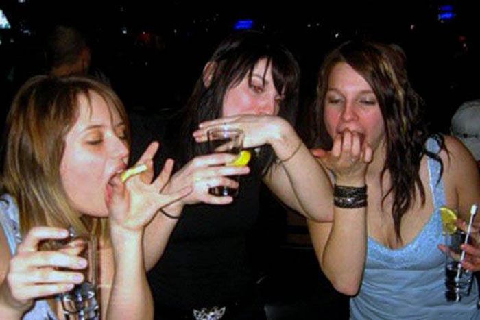 Девушки дурачатся