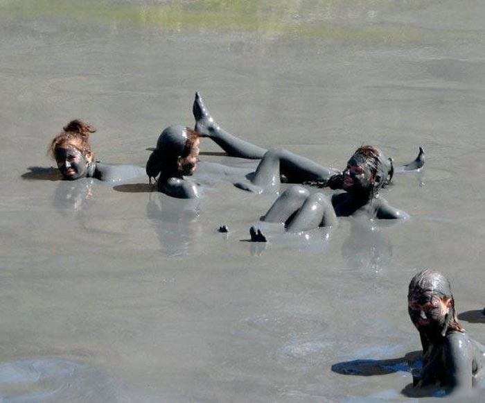 Девушки дурачатся