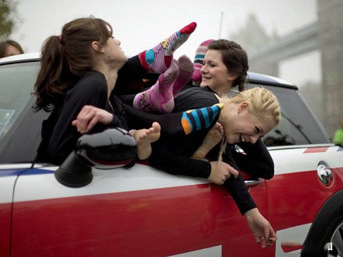 Девушки дурачатся