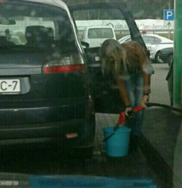 Девушки дурачатся