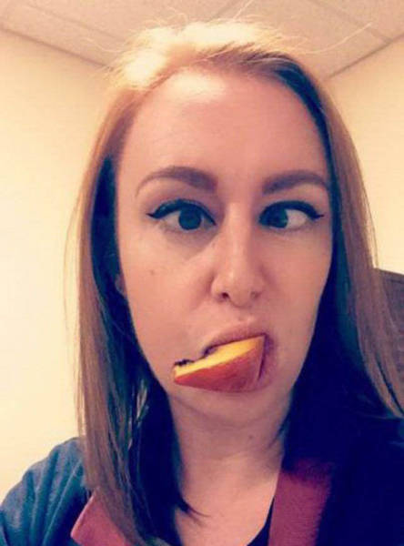 Девушки дурачатся