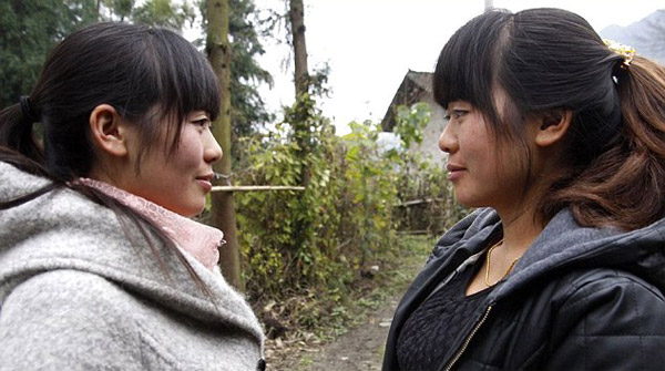 Близняшки встретились спустя 24 года (6 фото)