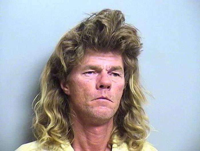 Магшоты преступников со странными прическами