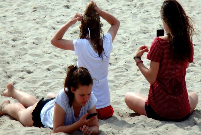 Сила зависимости от гаджетов в фотографиях Сила зависимости от гаджетов в фотографиях