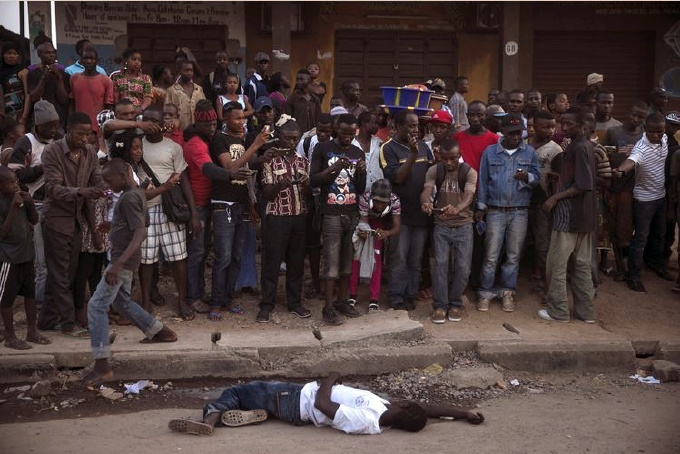 Сила зависимости от гаджетов в фотографиях Сила зависимости от гаджетов в фотографиях