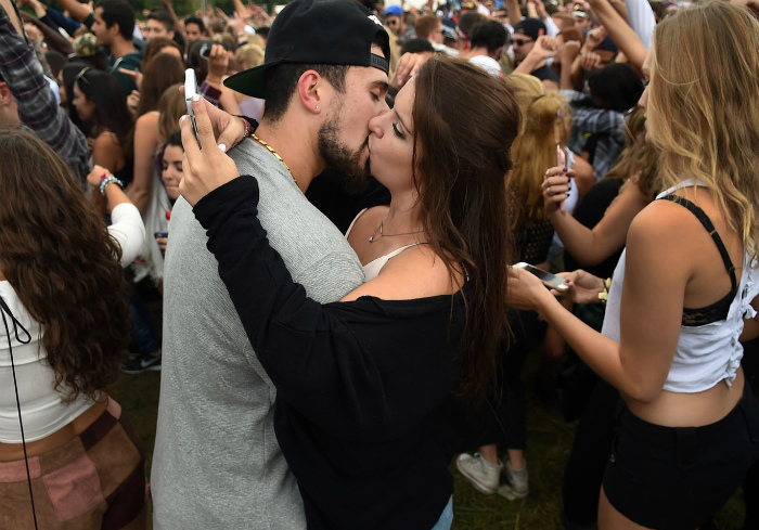 Сила зависимости от гаджетов в фотографиях Сила зависимости от гаджетов в фотографиях