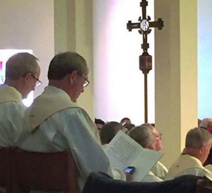 Сила зависимости от гаджетов в фотографиях Сила зависимости от гаджетов в фотографиях