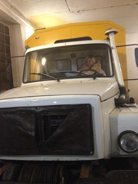 Пятничные девушки в автомобилях (92 фото)