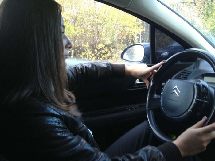 Пятничные девушки в автомобилях (92 фото)