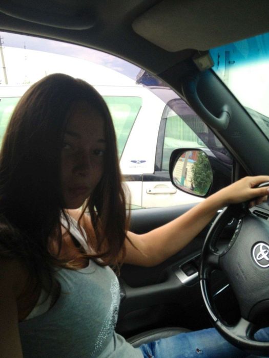 Пятничные девушки в автомобилях (92 фото)