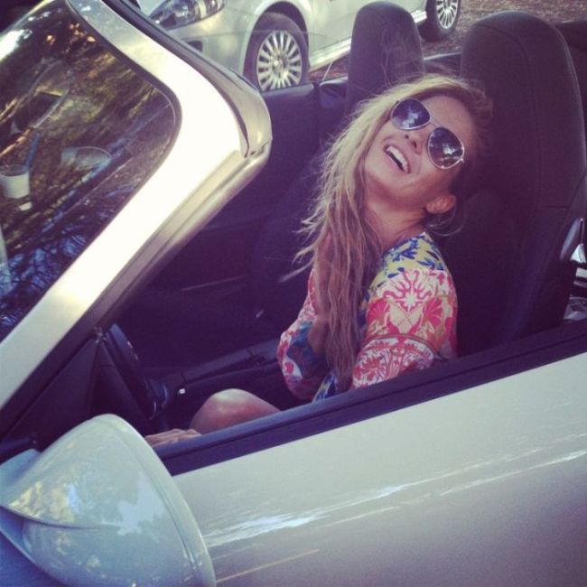 Пятничные девушки в автомобилях (92 фото)