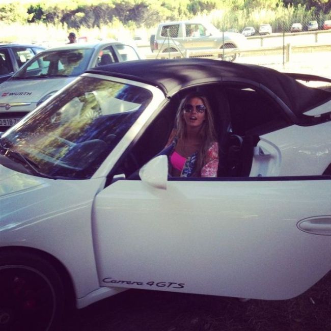 Пятничные девушки в автомобилях (92 фото)