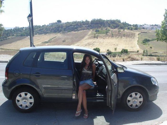 Пятничные девушки в автомобилях (92 фото)