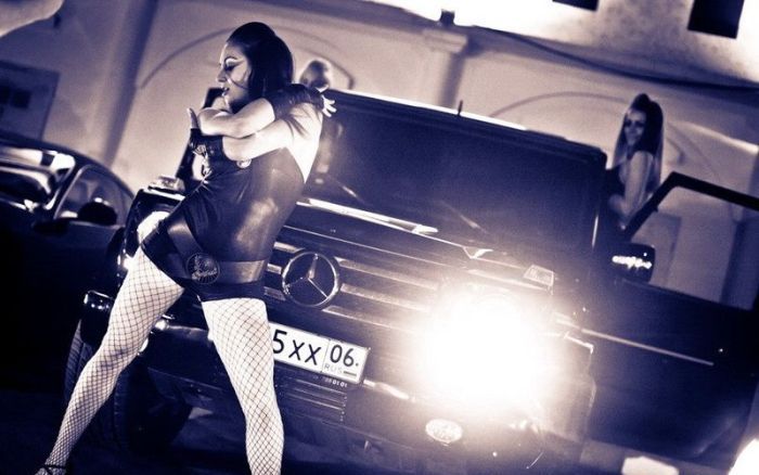 Пятничные девушки в автомобилях (92 фото)