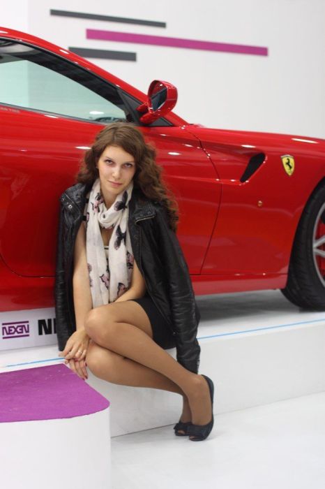 Пятничные девушки в автомобилях (92 фото)